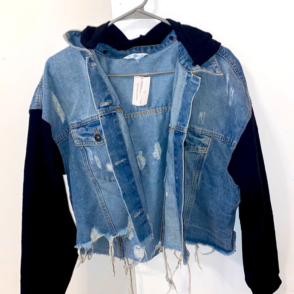This cool jeans jacket perfect for up coming weather will keep you warm!